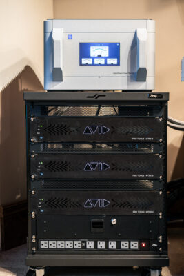 06-Mix Room AVID ProTools 80 Channels MTRX-Power